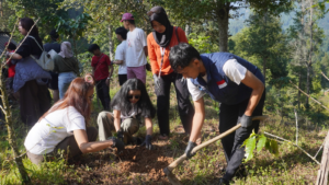 Penanaman bibit pohon Desa Gununghalu